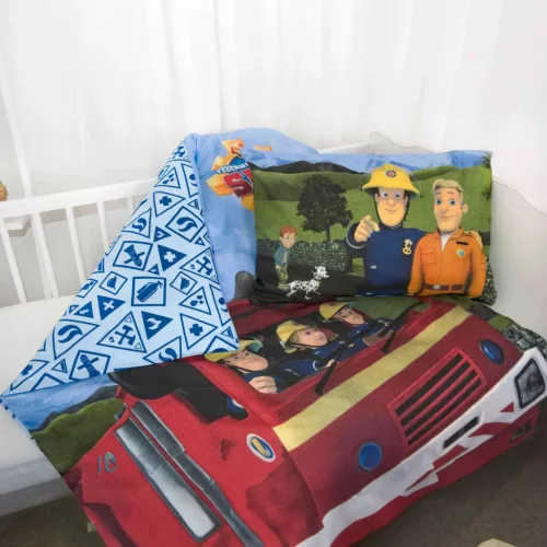 Sam a tűzoltó mintás ovis ágyneműszett paplannal, párnával és 30×30×30 cm-es tárolódobozzal – tökéletes választás ovisoknak